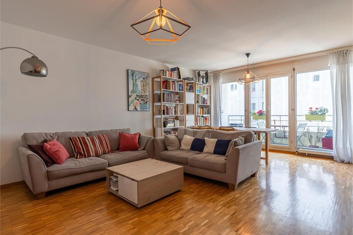 Beautiful renovated apartment with balcony in the center of Geneva