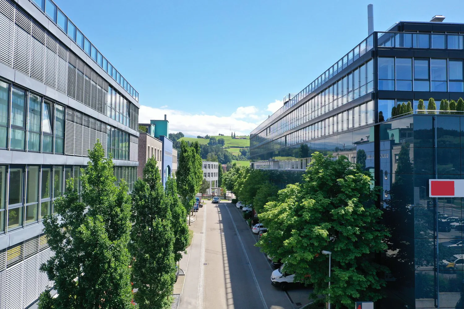 Gekühlte Bürofläche mit klarer Struktur und starker Standortanbindung