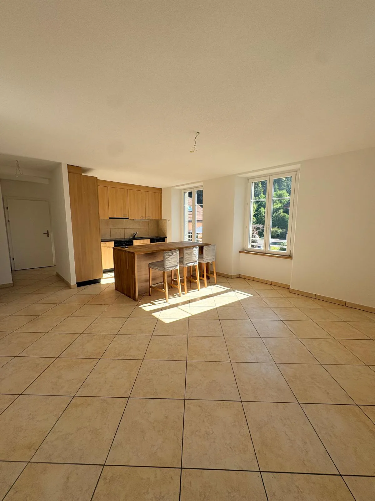 Beautiful 4.5-room apartment of approximately 100 m² in a character building in Henniez