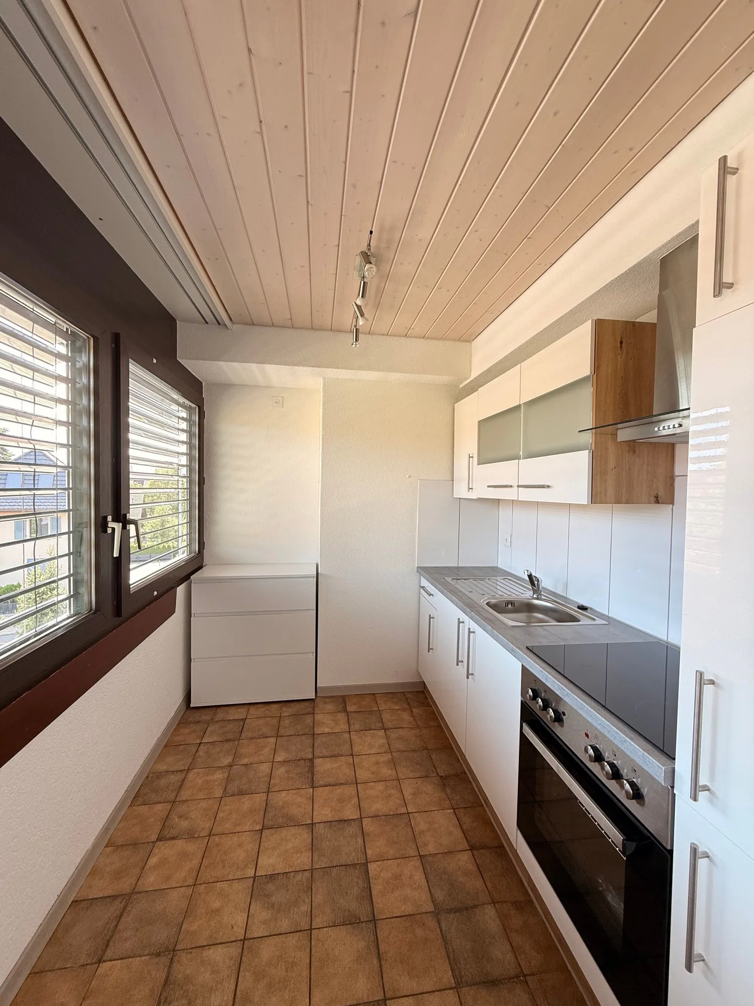 Central and practical 1-room apartment in Brügg