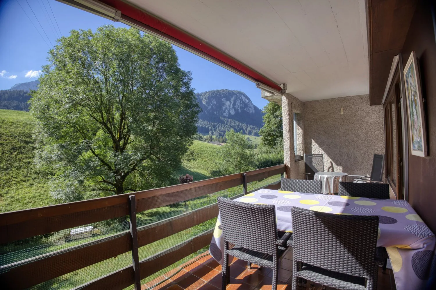 Appartement ensoleillé de 4,5 pièces à proximité des commodités locales