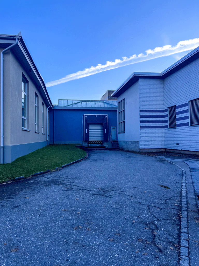 2 x 600 m2 di magazzini (o 1.200 m2) in affitto con accesso a rampa