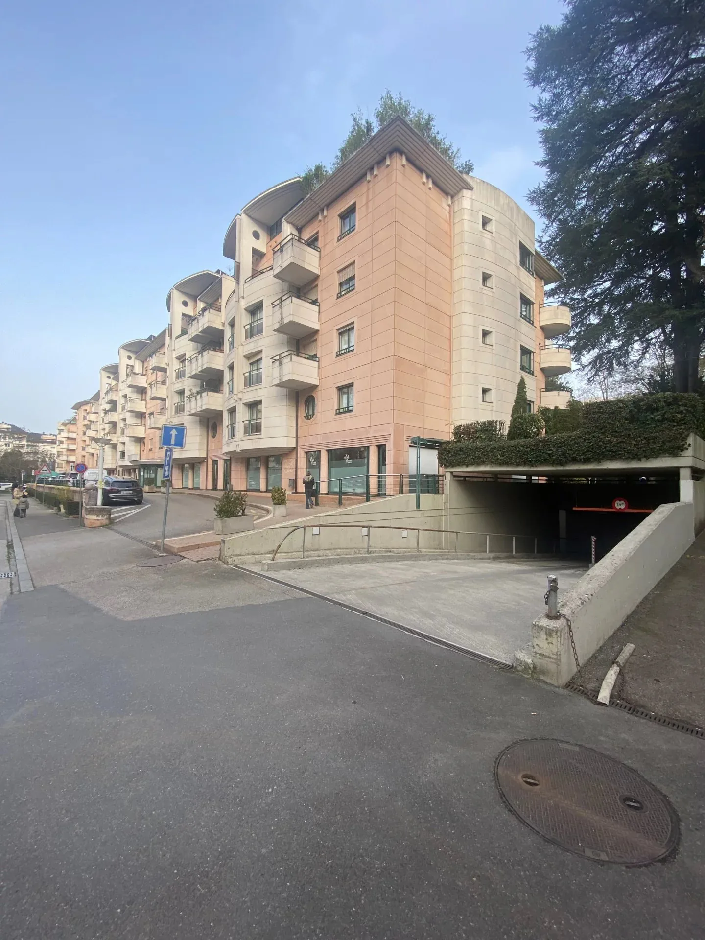Arcade in einem Wohnviertel