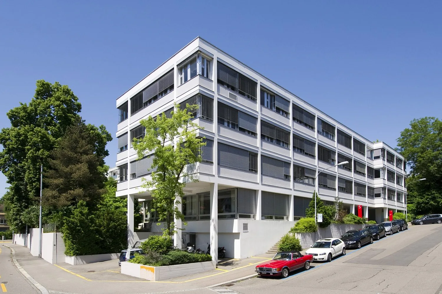 Einstellhallenplatz mitten im Seefeld