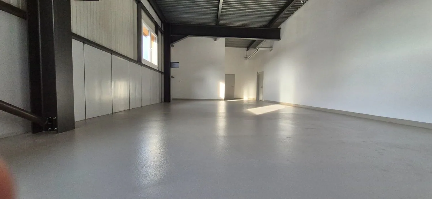 Local de stockage 104 m² - 1er étage