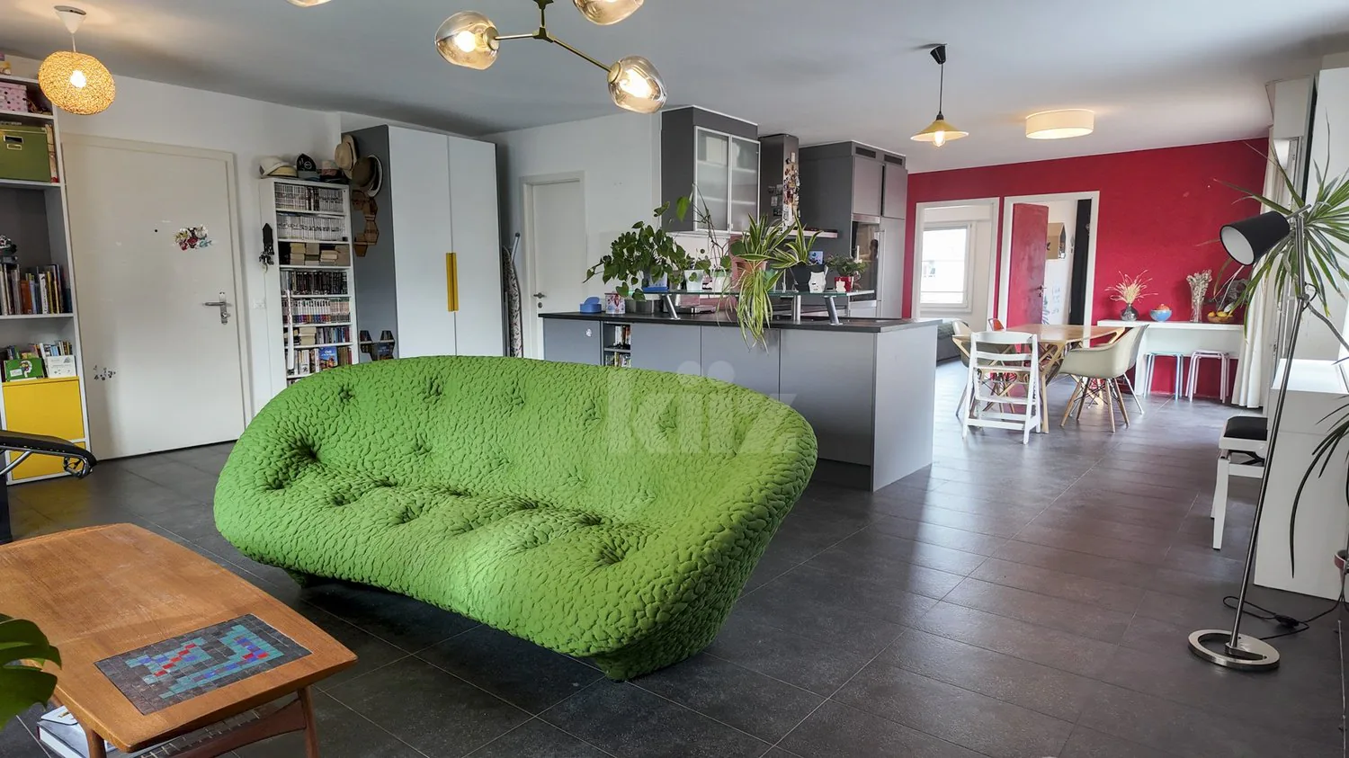Schönes Durchgangsappartement mit Balkon