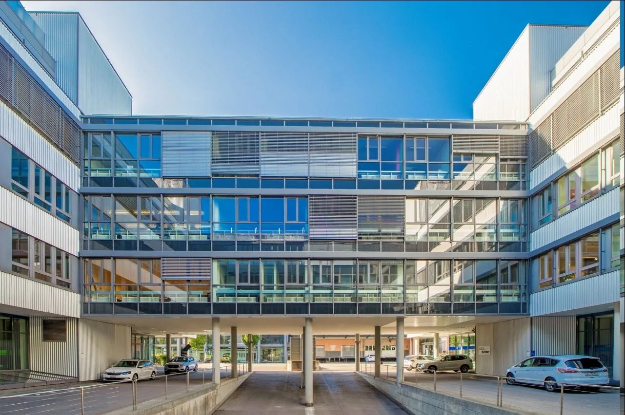 Spazio commerciale libero di 64 m2