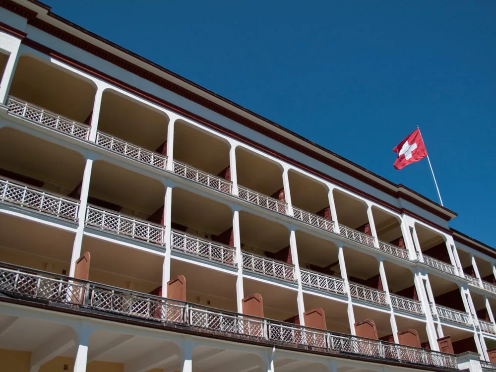 GRANGE-PACCOT: FAMILIENHOTEL MIT 15 ZIMMERN ZUM VERKAUF