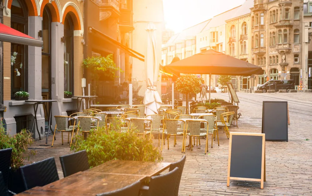 WESTLAUSANNOIS: ITALIENISCHES RESTAURANT MIT SCHÖNER TERRASSE ZUM VERKAUF