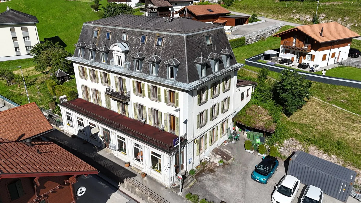 Altes Charakterhotel mit bebaubarem Land ? Großes Potenzial für Aufwertung
