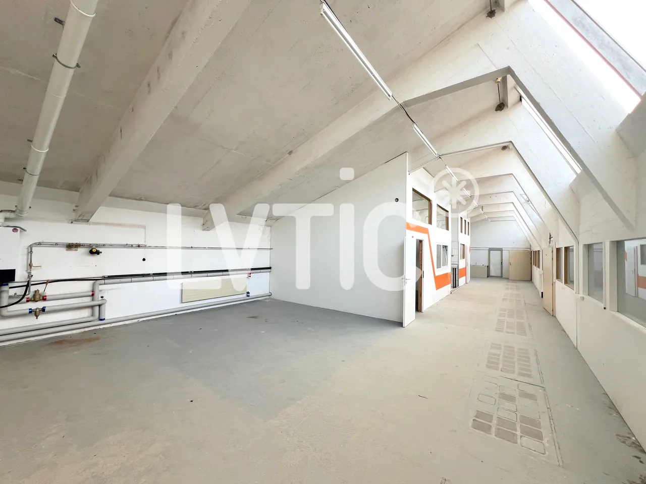 Locale di 712 m2 in affitto a Cossonay