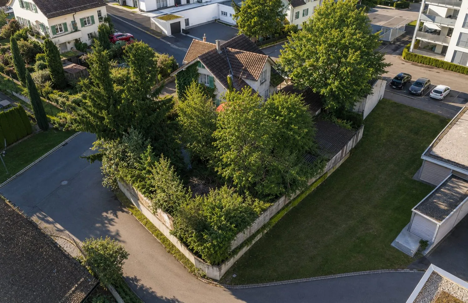 Terrain d'aménagement attractif avec maison unifamiliale existante à Menziken AG