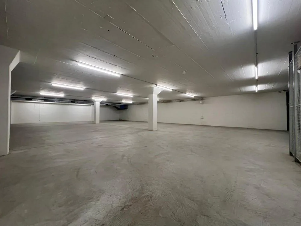 Optimale 400m2 Lagerfläche in Toplage per sofort zu vermieten!
