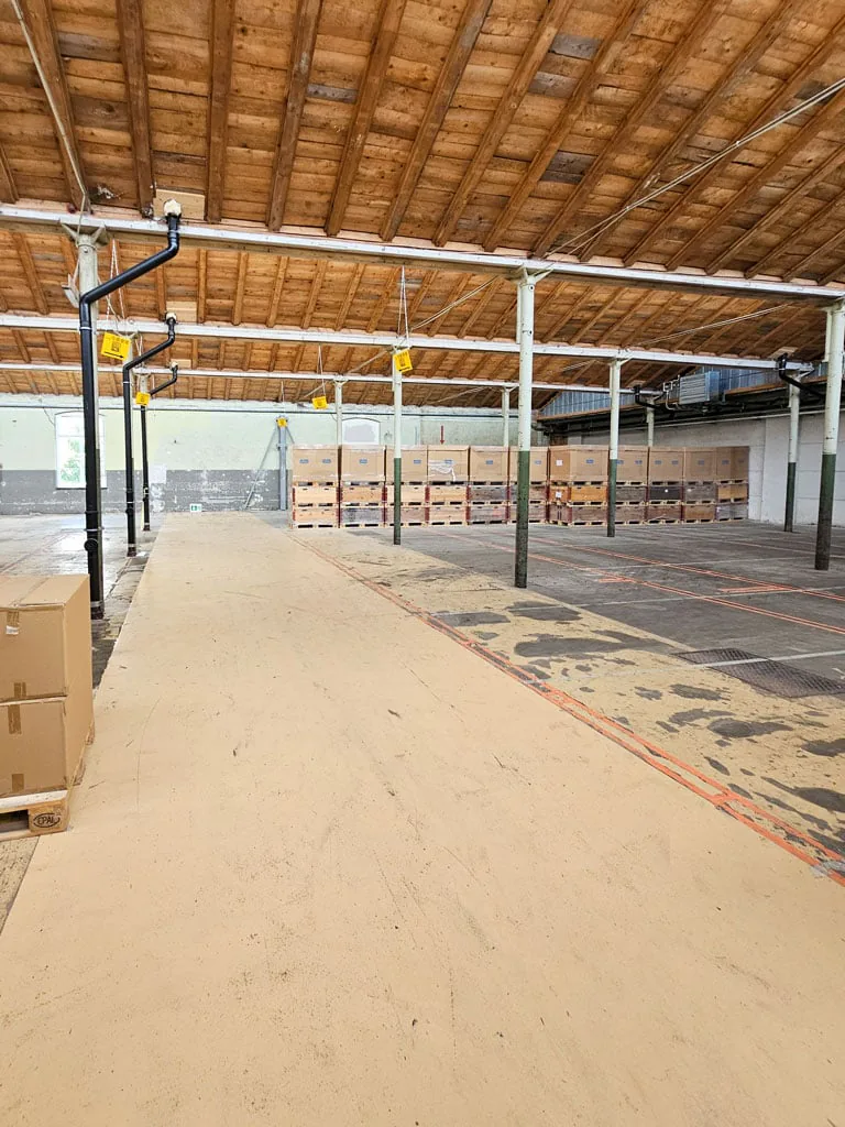 Spazi commerciali o di stoccaggio inondati di luce da 290 m2