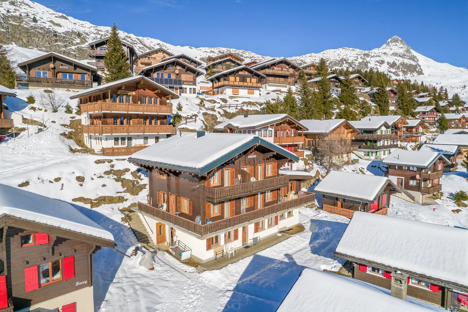 4-Familienhaus direkt an der Piste mit hohem Renditepotenzial und flexibler Eigennutzung