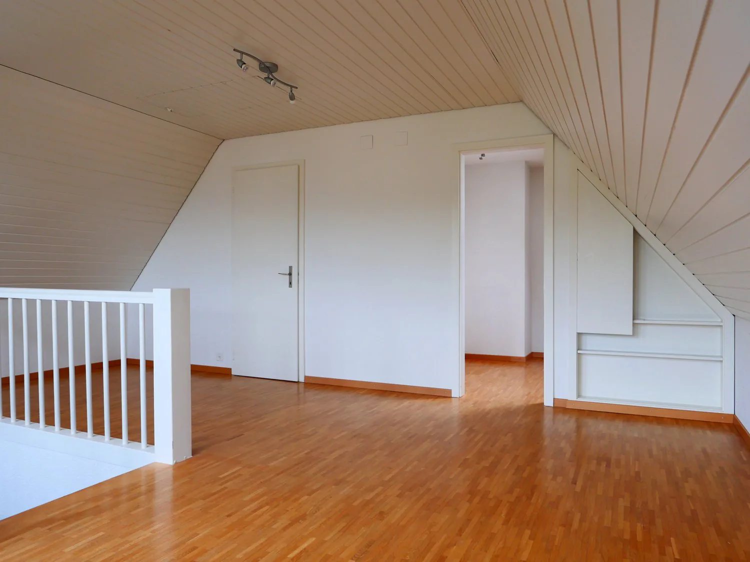 Originelles Büro/Atelier mit herrlichem Ausblick in attraktivem 2-Familienhaus im Dorfzentrum ...