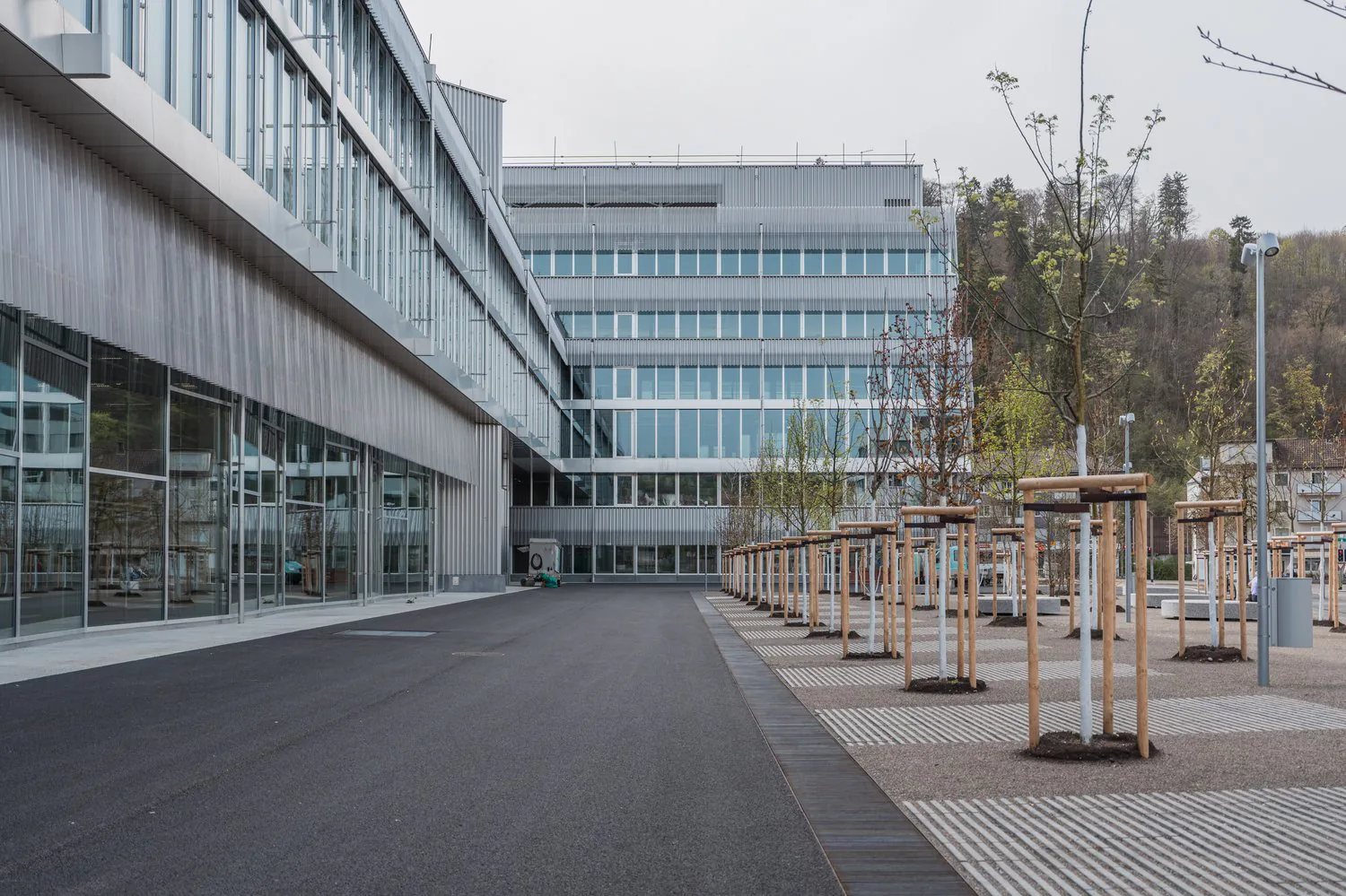 Erstvermietung in erstklassigem Geschäftshaus / Parkplätze vorhanden
