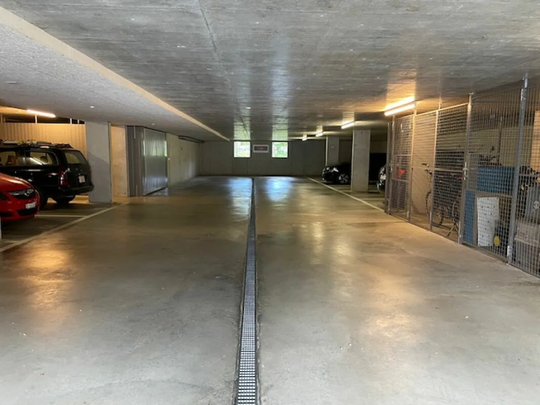 Überbreiter Einstellhallenplatz