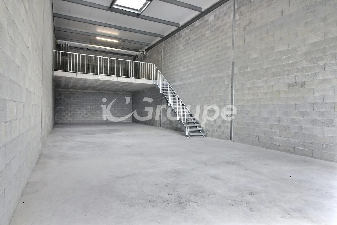 Große Lagerboxen - 179 m²/ Werkstatt in Saxon | Verfügbar ab sofort