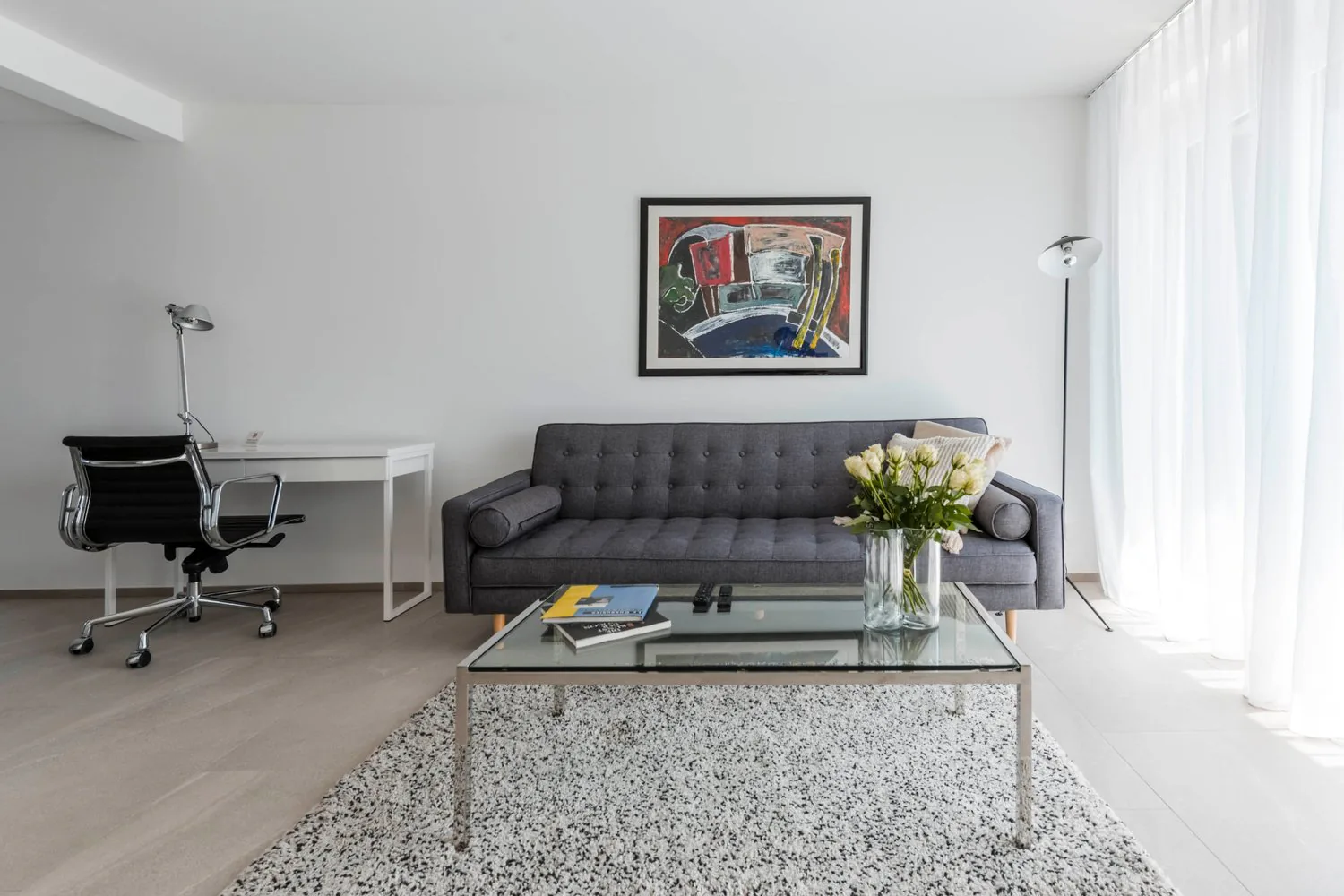 Eingerichtetes Studio-Apartment Zürich Wiedikon – zentral, Balkon & Reinigungsservice