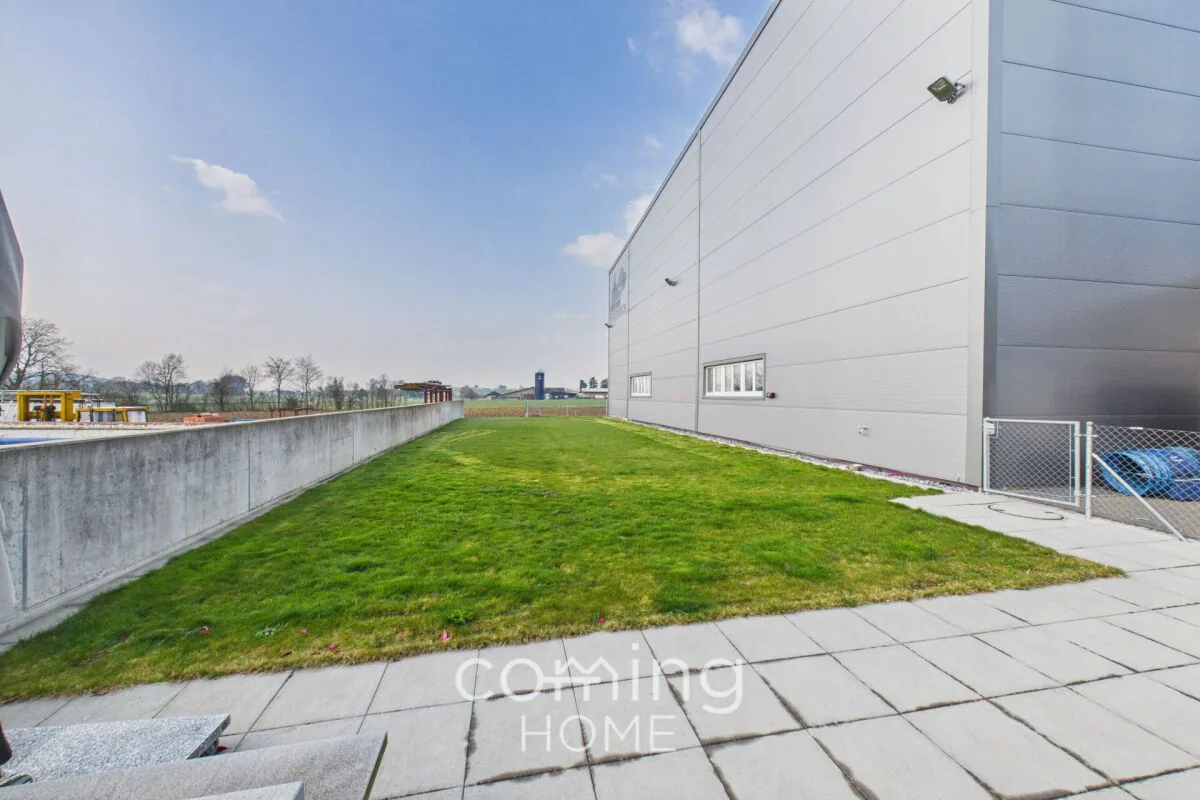 Commercial space in Niederbipp - 455 m² for IT, classic cars, storage, or other commercial use