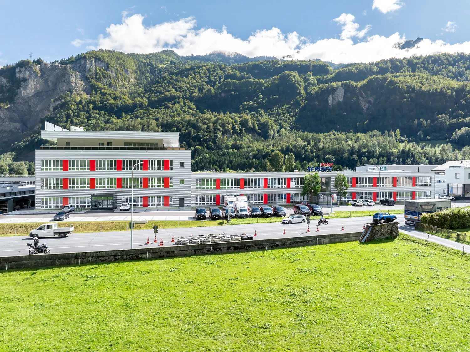Neubau Gewerbehaus: Raum für Ideen und Wachstum!