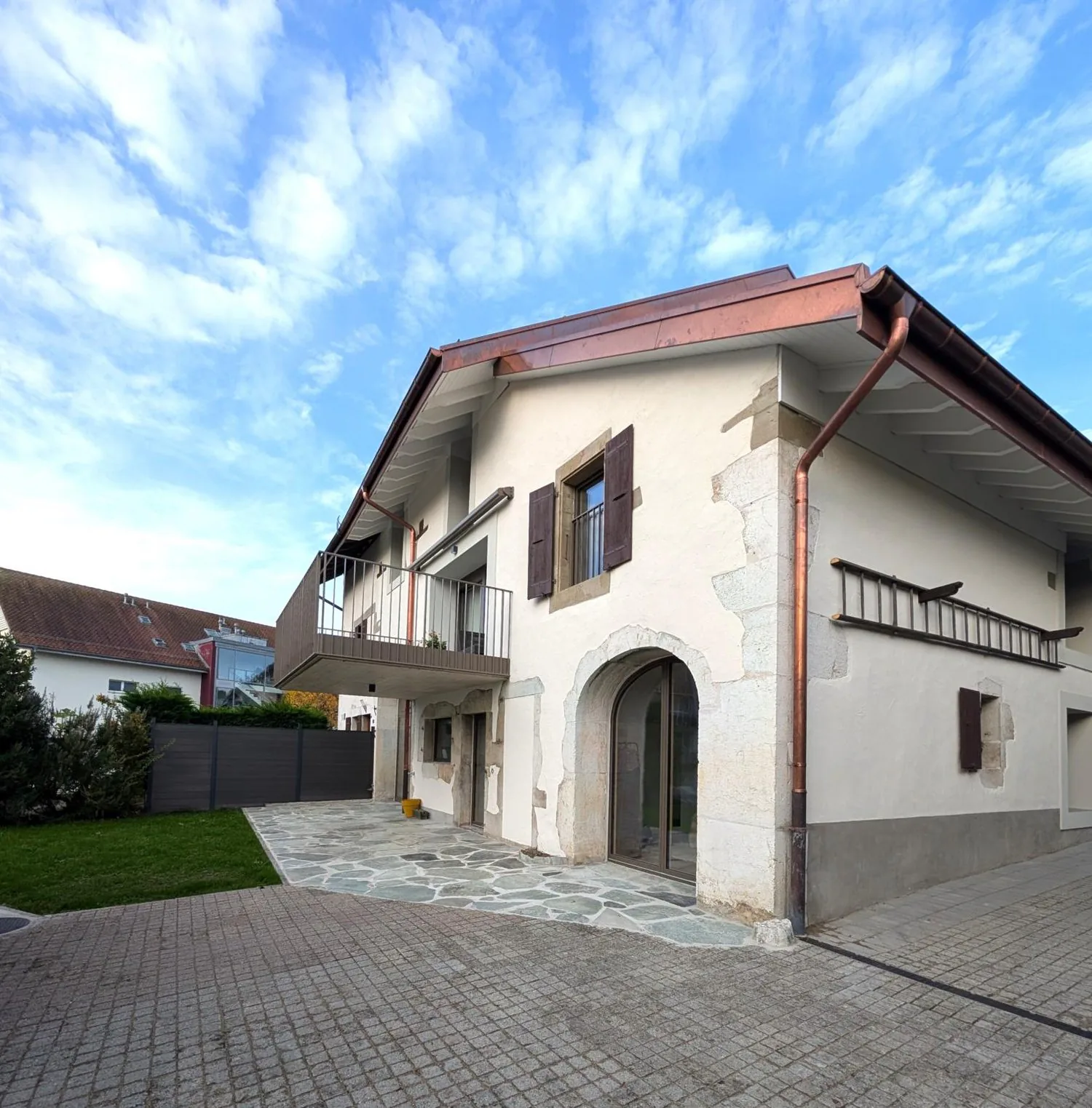 Schönes 4.5-Zimmer-Duplexapartment in einer renovierten Villa