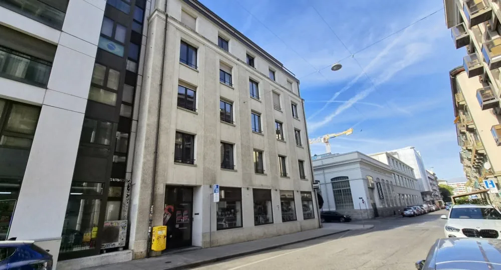 Office of approximately 192 m2, located on the 1st floor.