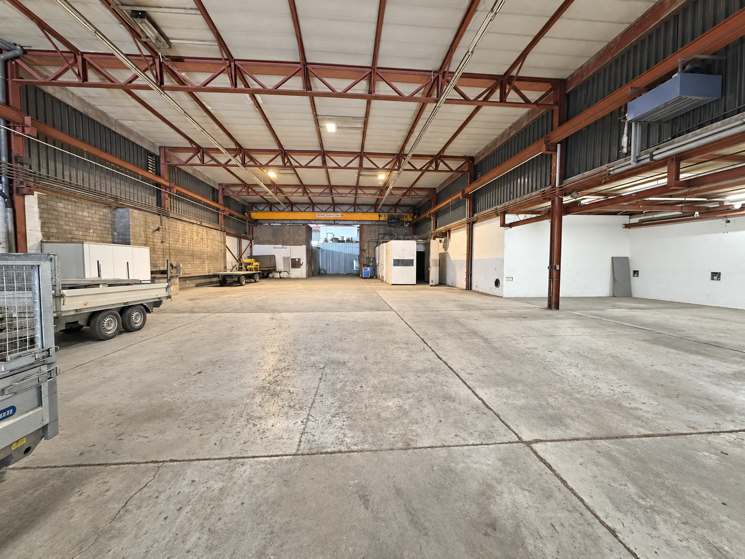 Large industrial warehouse in Porrentruy for rent approx. 1117m2