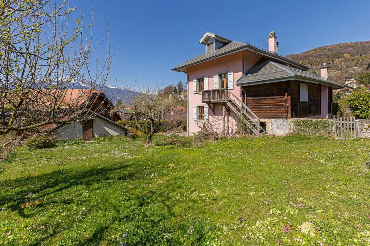 Maison villageoise avec 3 appartements, grand jardin privatif et vue sur Les Dents du Midi !