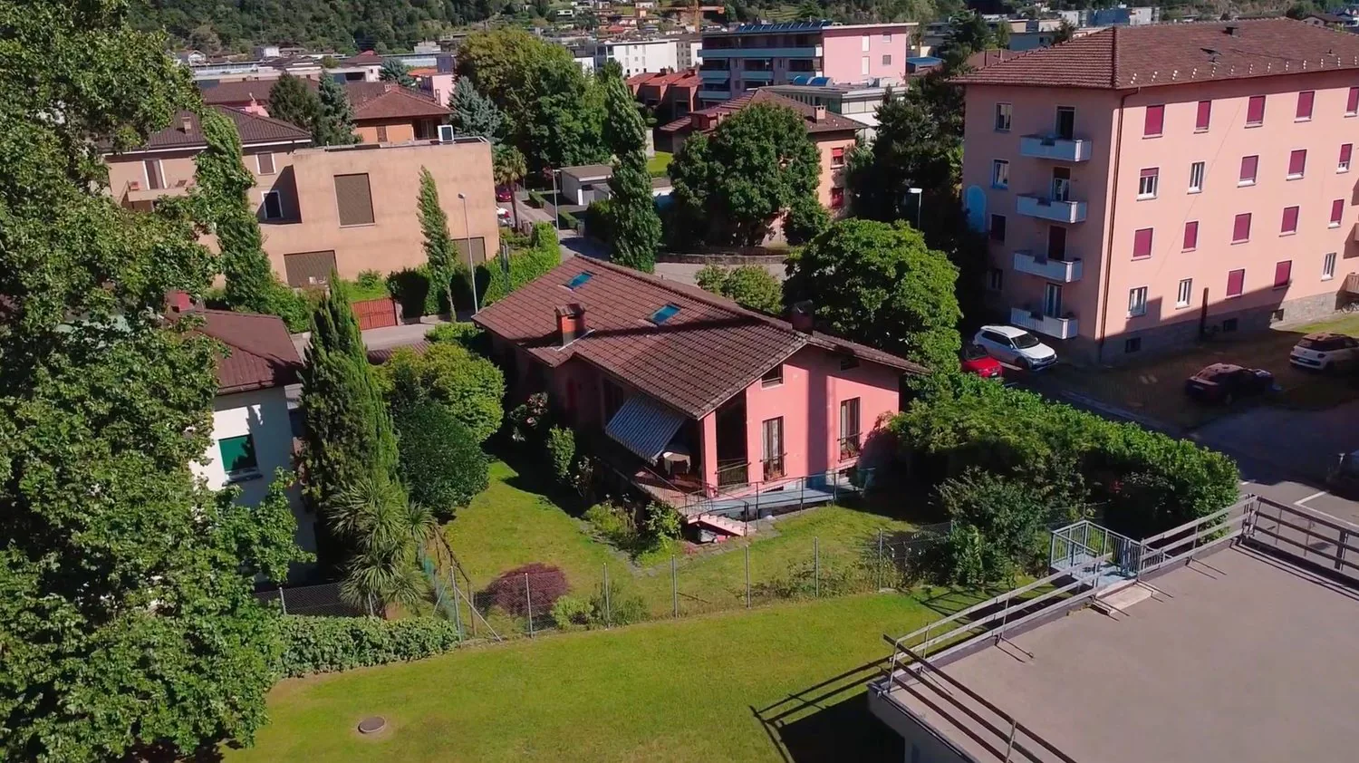 Einfamilienhaus mit Garten im Zentrum von Bellinzona – grosses Entwicklungspotenzial