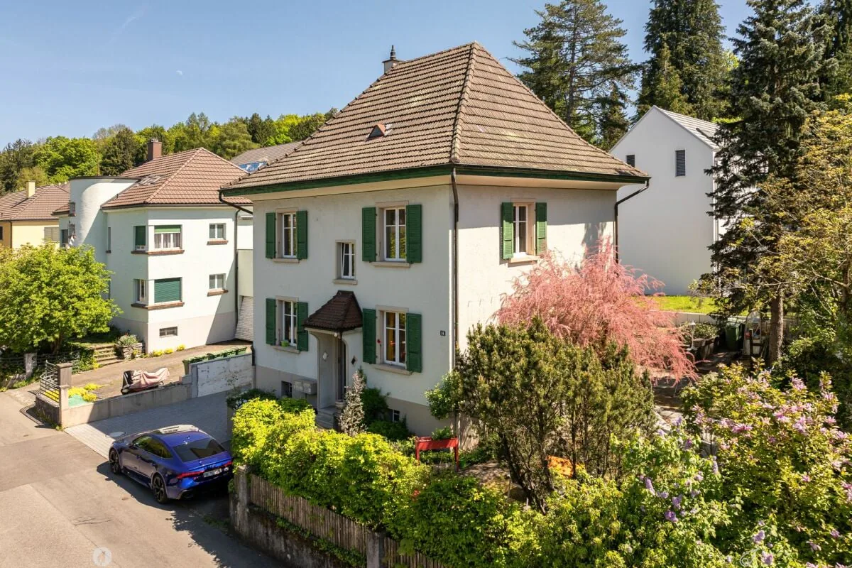 Zweifamilienhaus / Generationenhaus mit grosser Mansarde im Lindenquartier