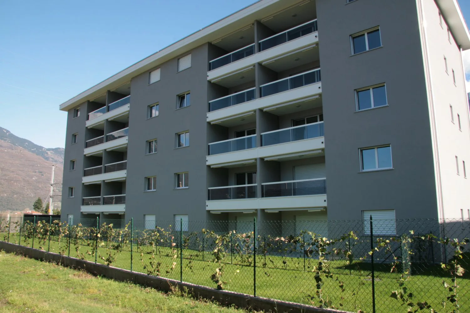 CADENAZZO, funktionale 2.5 Zimmer in strategischer Lage