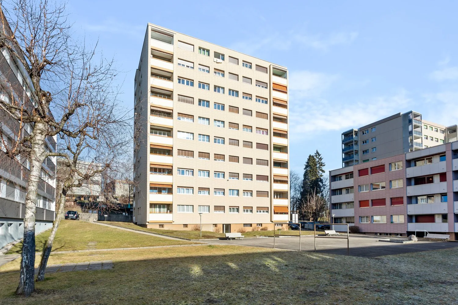Vier-Zimmer-Wohnung in der Nähe aller Annehmlichkeiten