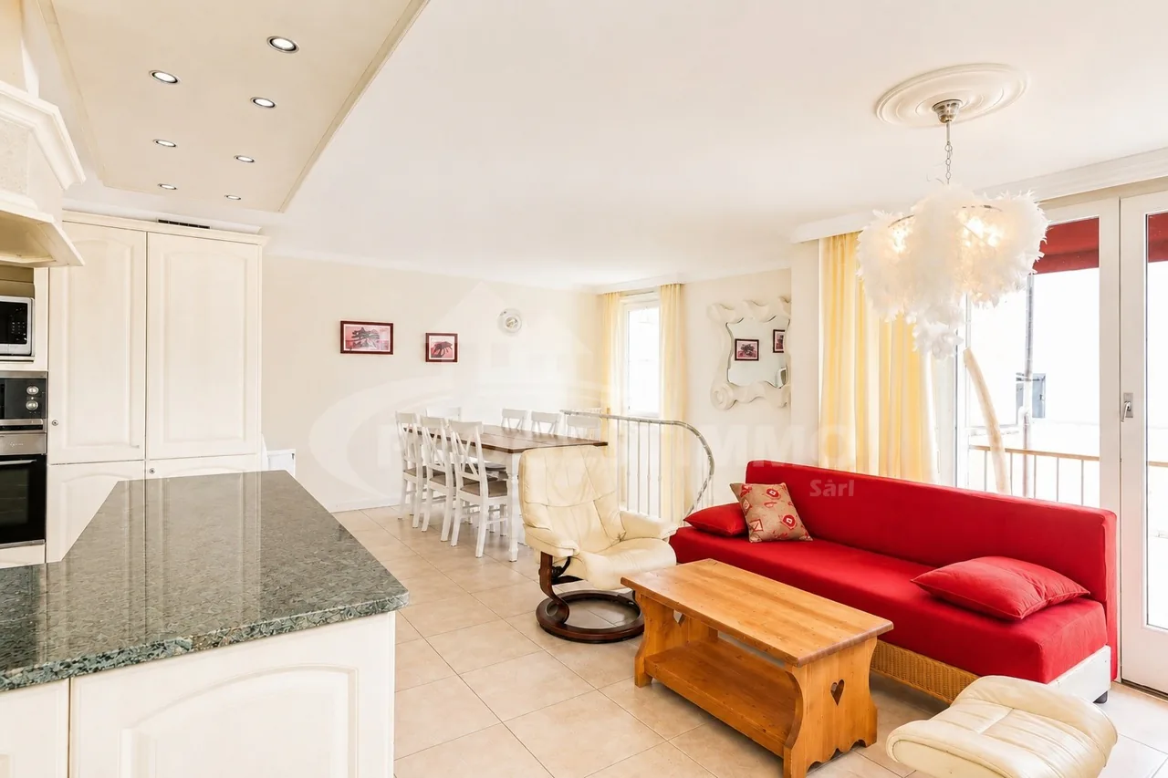 DUPLEX WITH EXCEPTIONAL VIEW