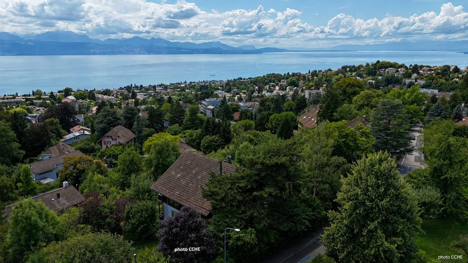 Élégant chalet-villa des années 30 avec vue panoramique sur le lac Lém