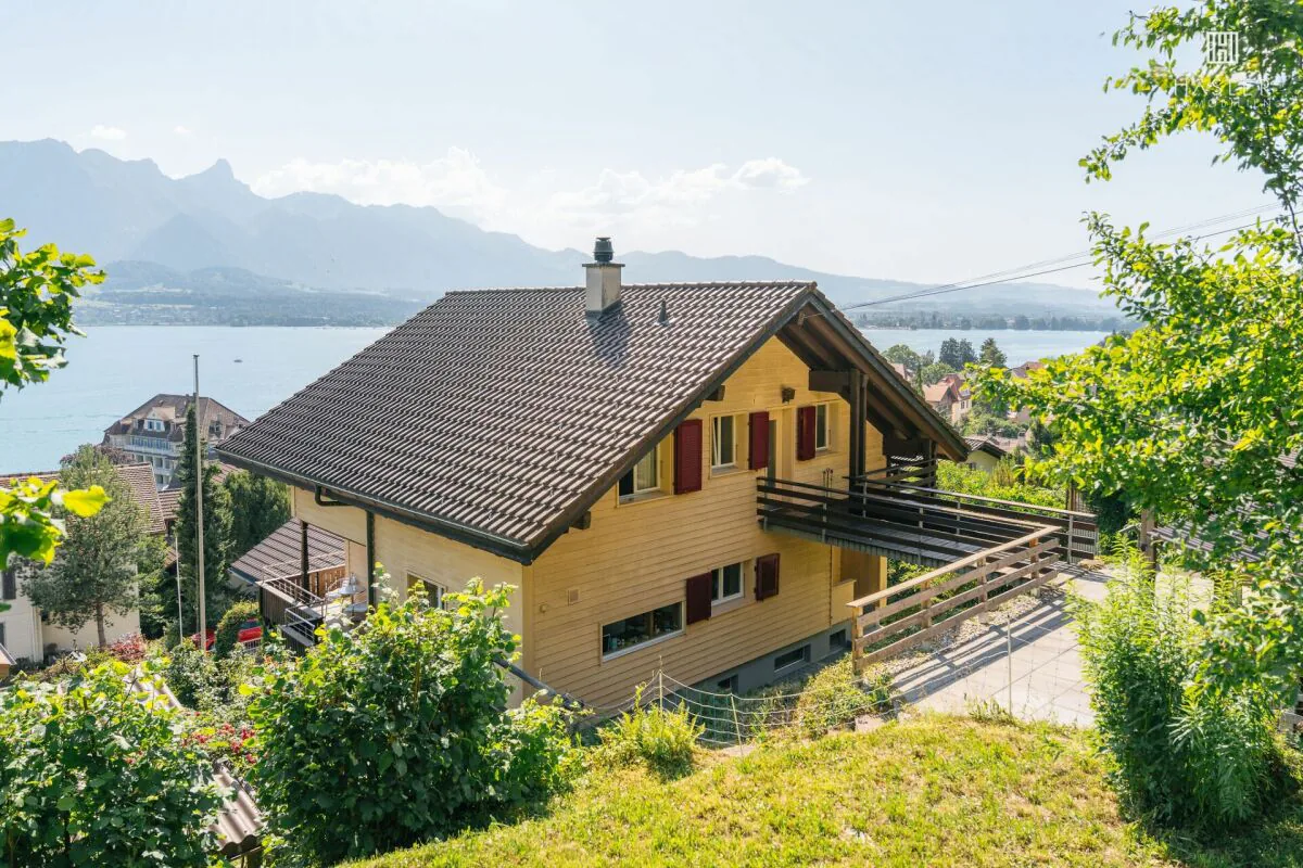 Maison de 2 familles avec vue fantastique sur le lac de Thoune et les montagnes