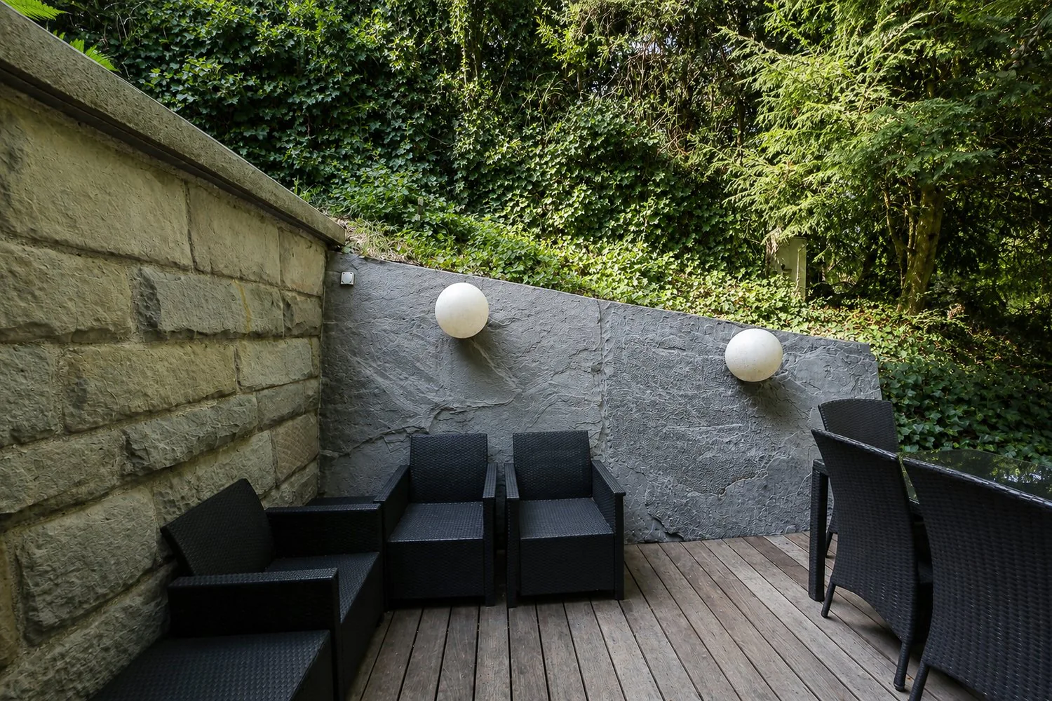 BE12 – Stylish 2-room apartment with terrace on Bellariastrasse 36, Zurich