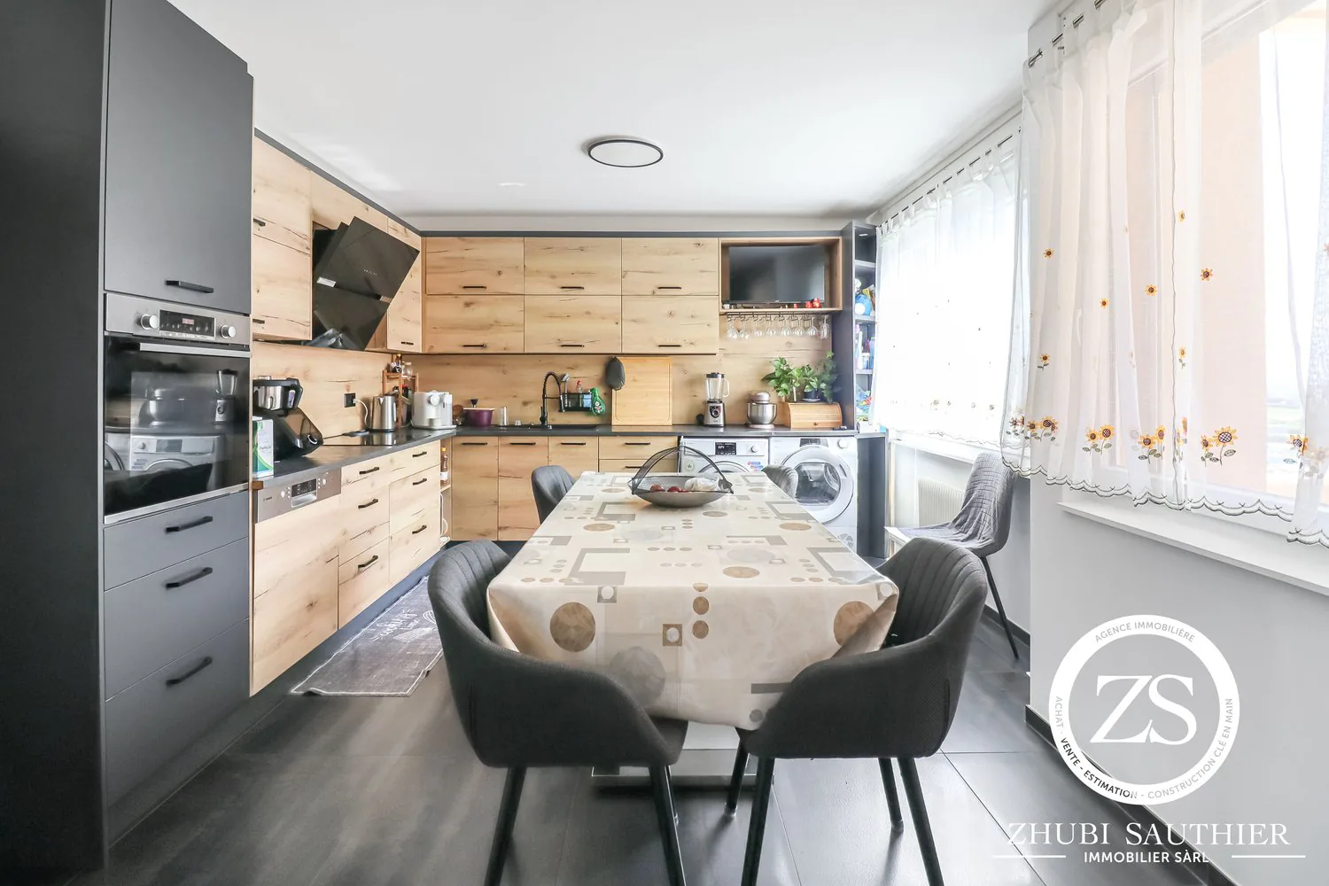 Vier-Zimmer-Wohnung renoviert in St-Pierre-de-Clages