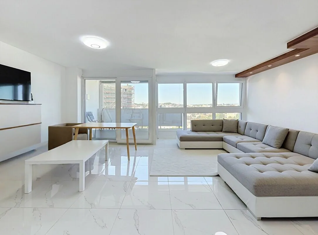Charmanter 4,5-Zimmer-Wohnung mit Balkon und Kathedralsblick