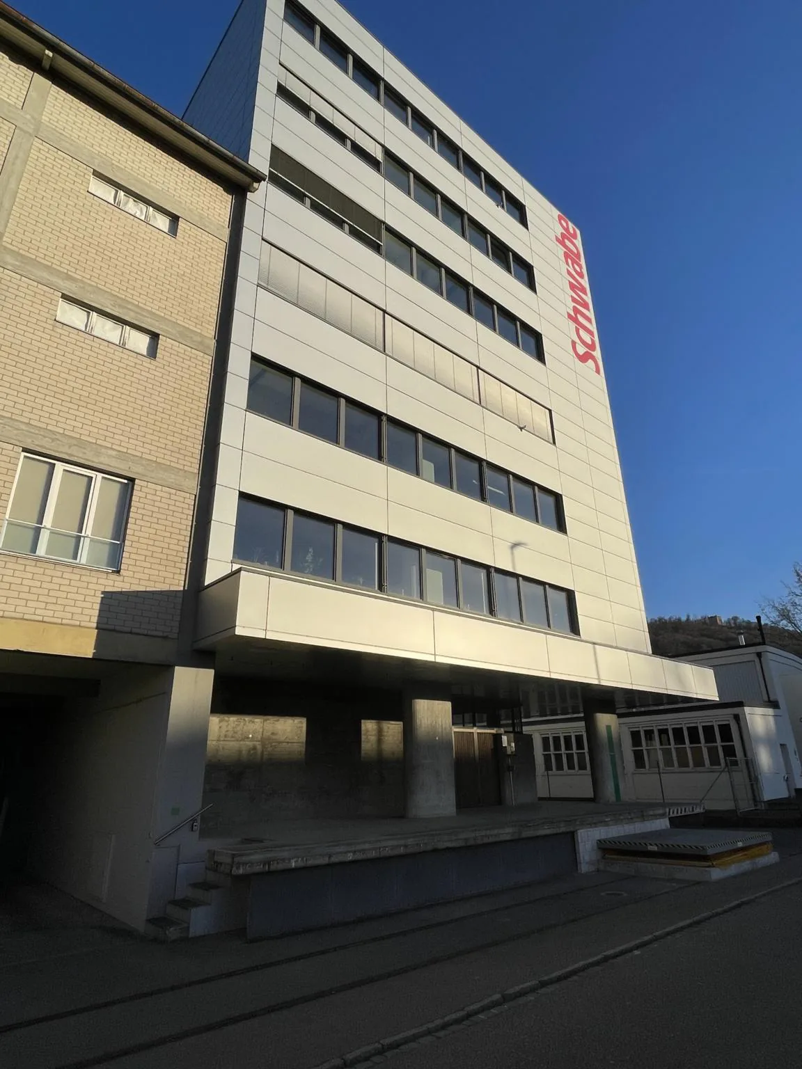 Spazio commerciale/ufficio moderno in affitto a Muttenz - ca. 485m2 (Farnsburgerstrasse 8)