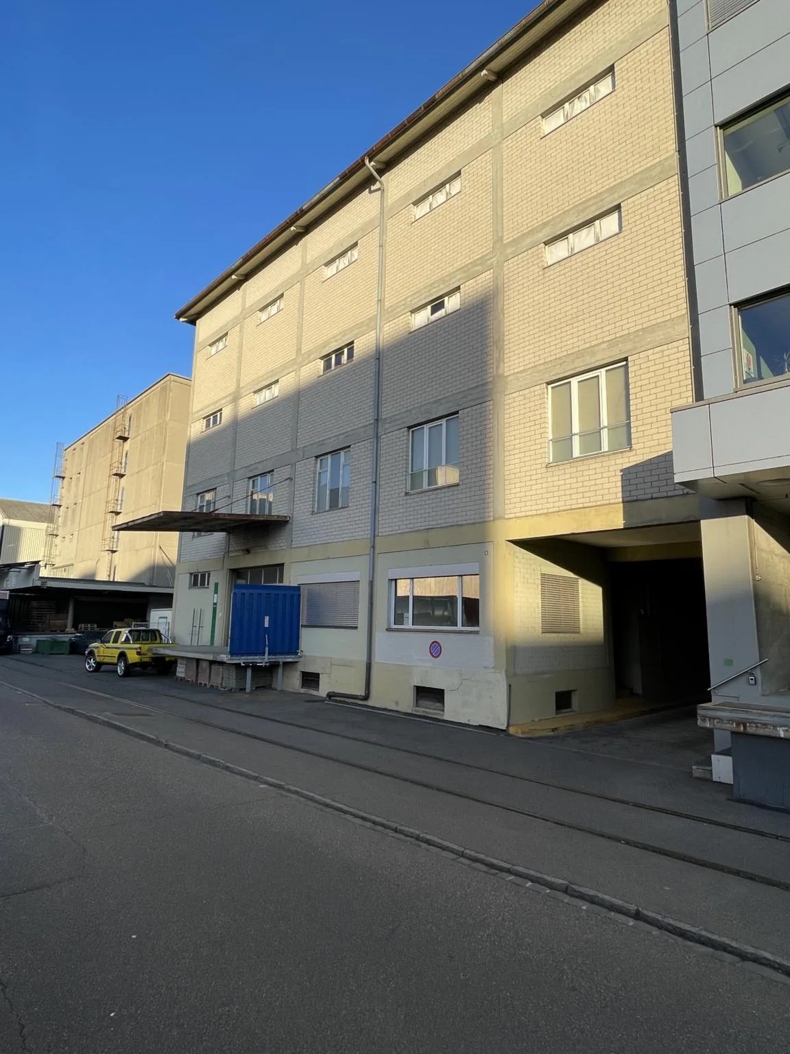 Spazio di stoccaggio di ca. 215m2 a Muttenz (Farnsburgerstrasse 8A)