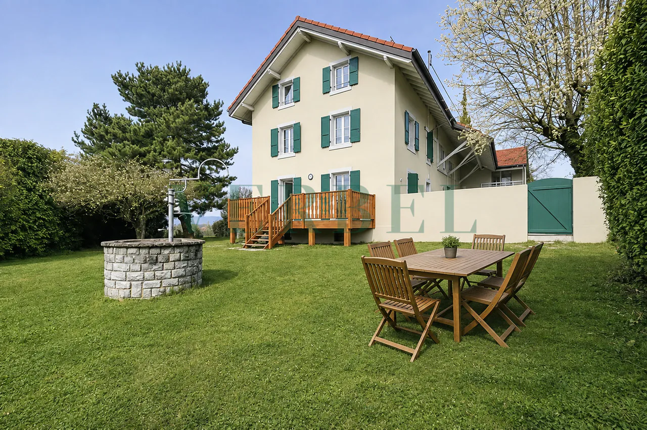 Maison contiguë de caractère avec grand jardin