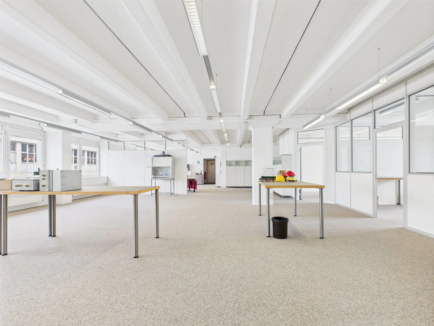 350m2 helle Gewerbefläche mit integrierten Büros