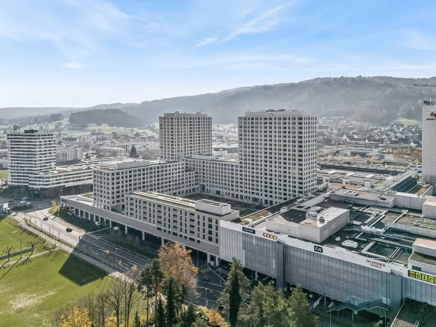 Sopra i tetti del Limmattal – Appartamento esclusivo 2.5 locali con loggia e vista panoramica