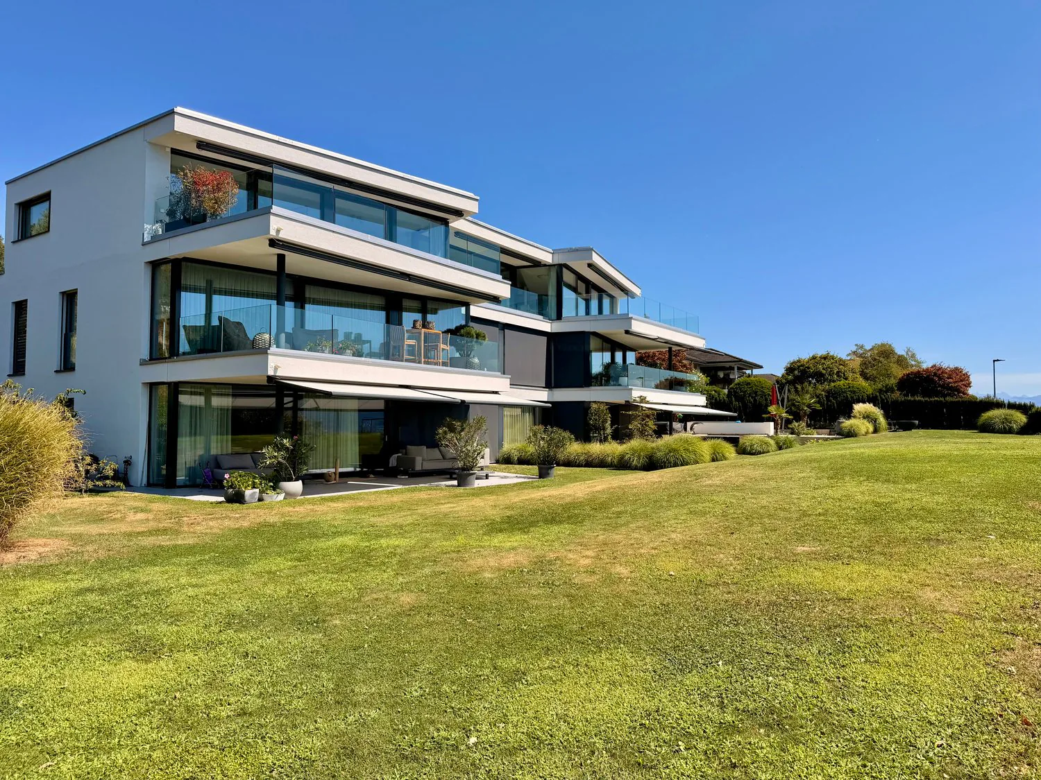 VIVERE DI LUSSO — PENTHOUSE DEL SUPERLATIVO — ATMOSFERA DI VACANZA AL REBBERG - VISTA PANORAMICA 360° GRANDIOSA