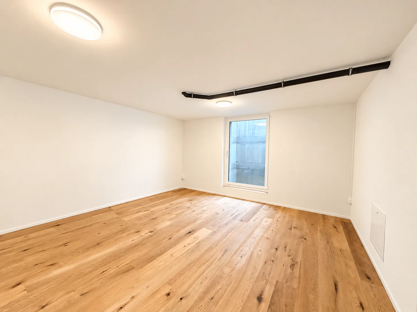 Modernes 1-Zimmer-Büro/Hobbyraum im Untergeschoss in Balsthal