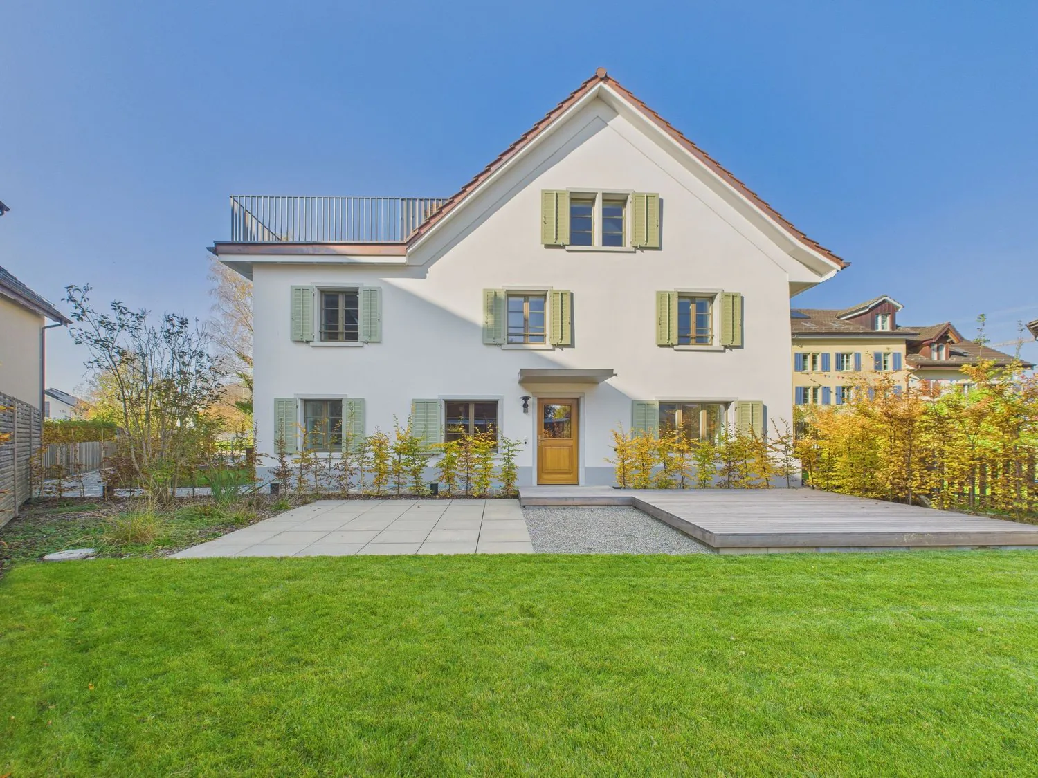 Charme und Moderne - Totalsaniertes Flarzhaus mit idyllischem Garten und Dachterrasse im Herzen von Dürnten
