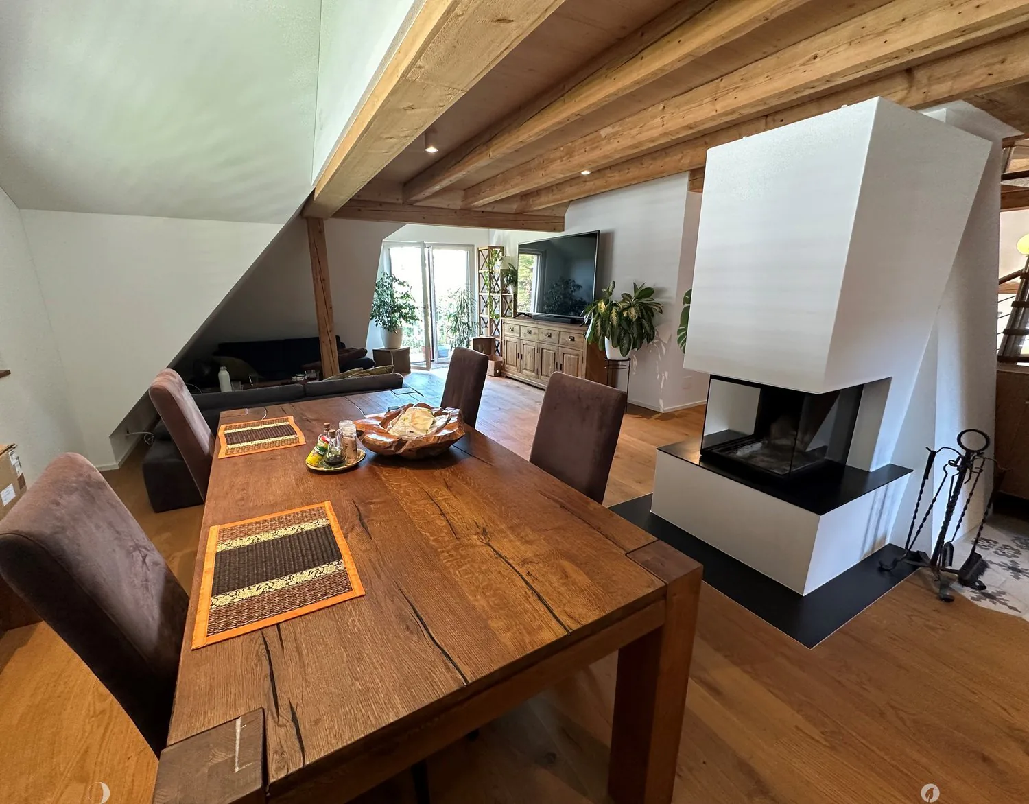 Top renovated attic apartment