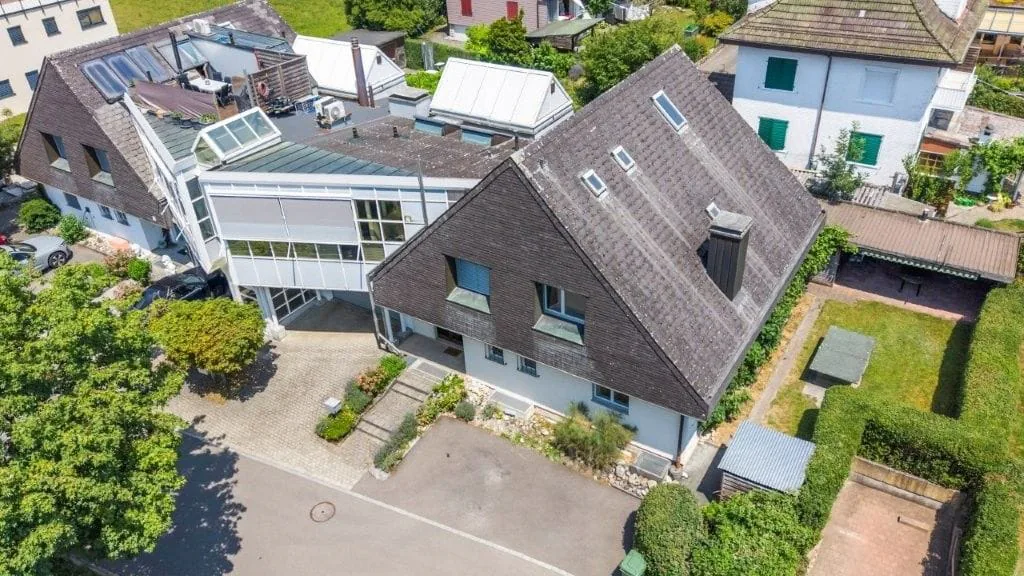 Single-family house with 6 rooms and 4-room apartment in a preferred residential area